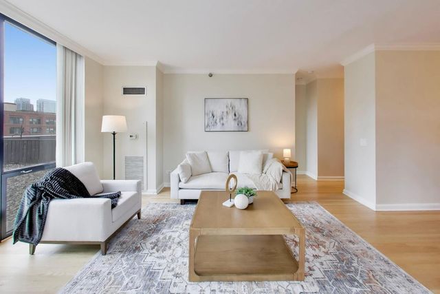 435 W ERIE Street 701, Chicago, IL 60654