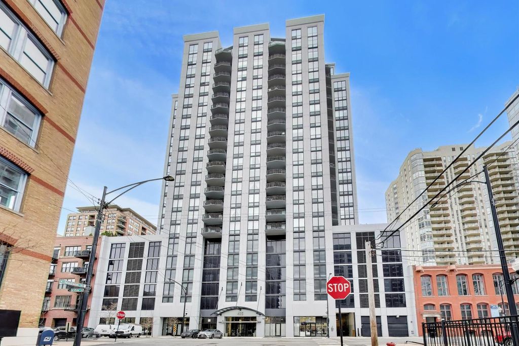435 W ERIE Street 701, Chicago, IL 60654