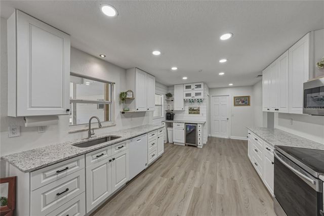 37634 HIDDEN PARK COURT, Dade City, FL 33525