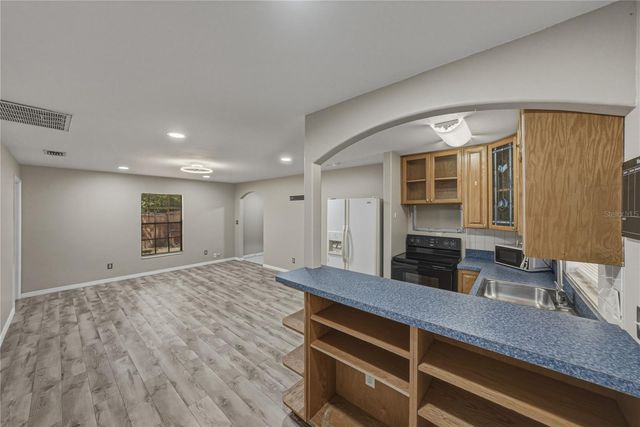 37634 HIDDEN PARK COURT, Dade City, FL 33525