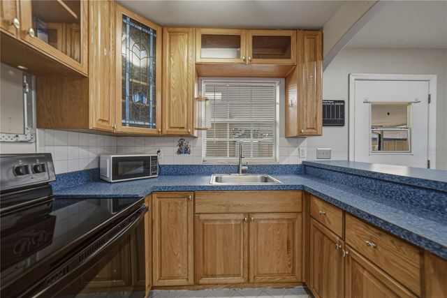 37634 HIDDEN PARK COURT, Dade City, FL 33525