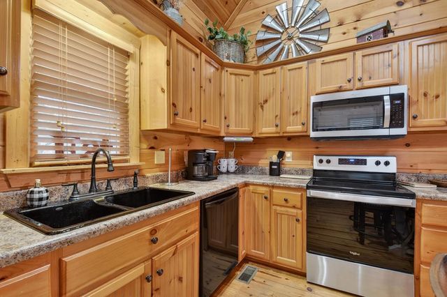 764 Ducktown Lane, Ellijay, GA 30540