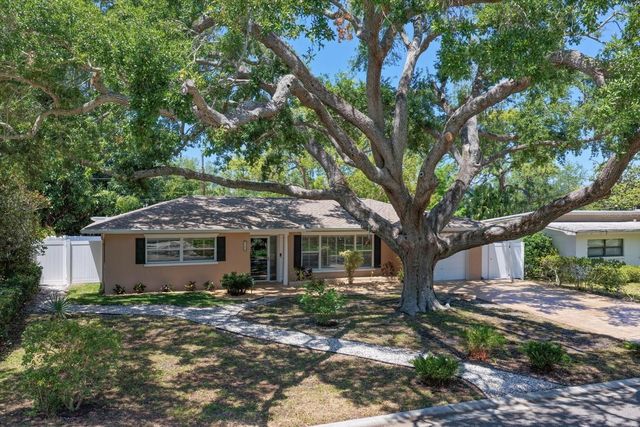 1702 MEREDITH LANE, Belleair, FL 33756