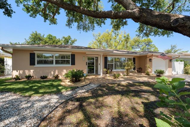 1702 MEREDITH LANE, Belleair, FL 33756