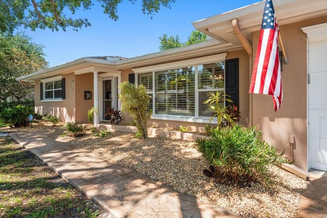 1702 MEREDITH LANE, Belleair, FL 33756