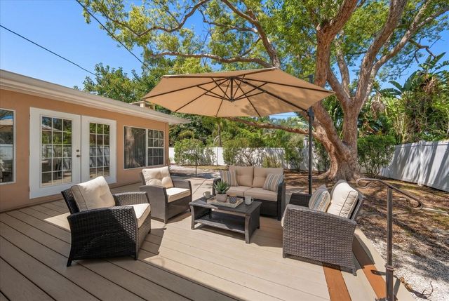 1702 MEREDITH LANE, Belleair, FL 33756