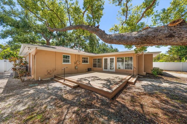 1702 MEREDITH LANE, Belleair, FL 33756