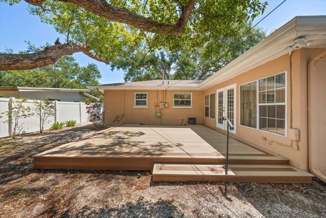 1702 MEREDITH LANE, Belleair, FL 33756