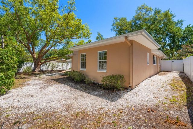 1702 MEREDITH LANE, Belleair, FL 33756