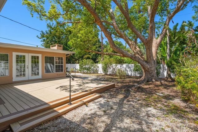 1702 MEREDITH LANE, Belleair, FL 33756