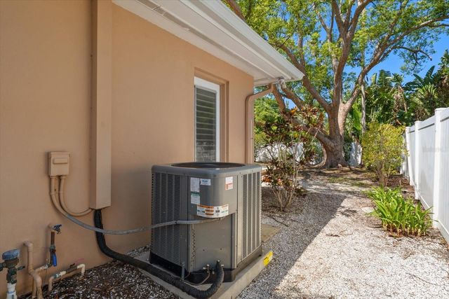 1702 MEREDITH LANE, Belleair, FL 33756