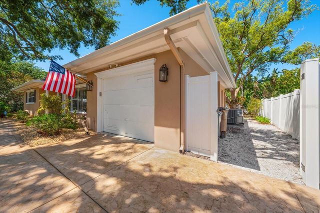 1702 MEREDITH LANE, Belleair, FL 33756