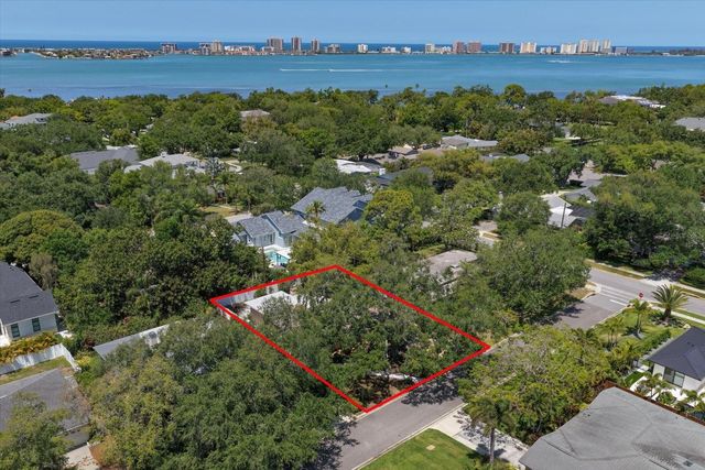 1702 MEREDITH LANE, Belleair, FL 33756