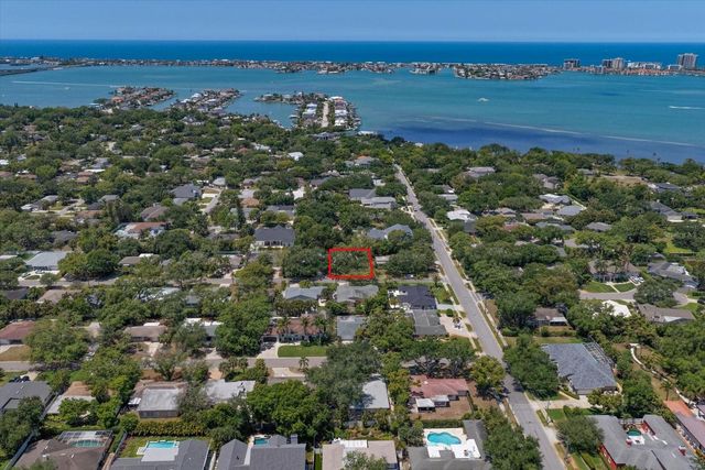 1702 MEREDITH LANE, Belleair, FL 33756