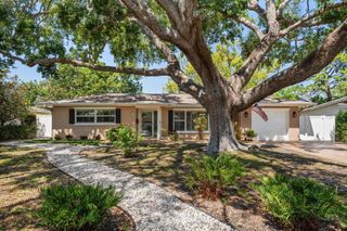 1702 MEREDITH LANE, Belleair, FL 33756