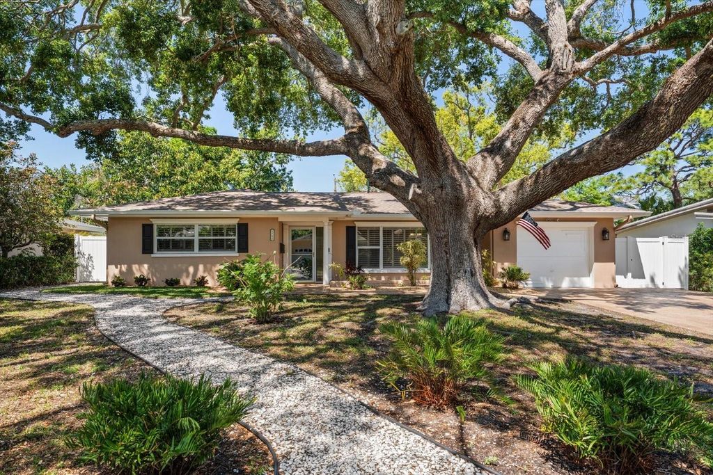 1702 MEREDITH LANE, Belleair, FL 33756