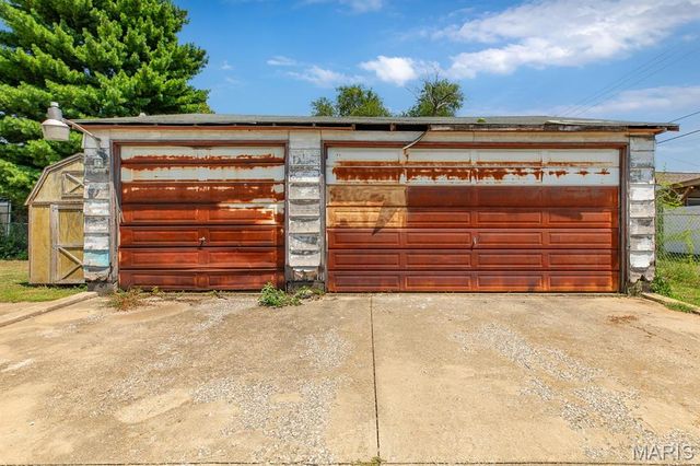 160 Harnett Avenue, Wood River, IL 62095