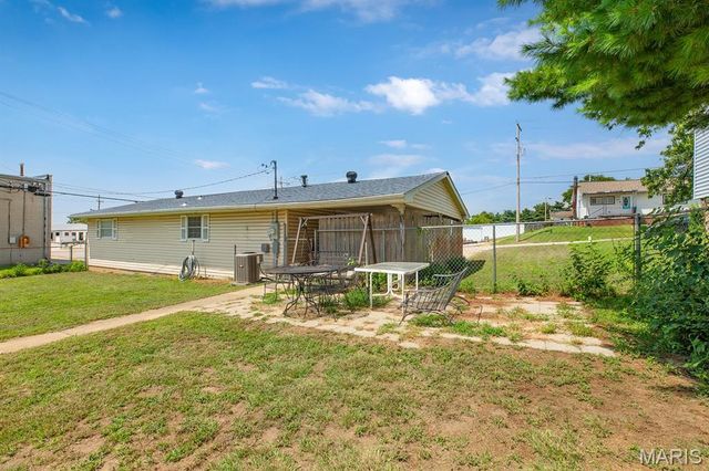 160 Harnett Avenue, Wood River, IL 62095