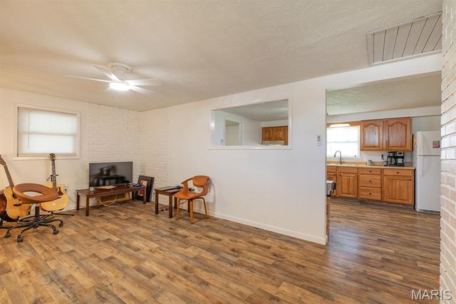 160 Harnett Avenue, Wood River, IL 62095