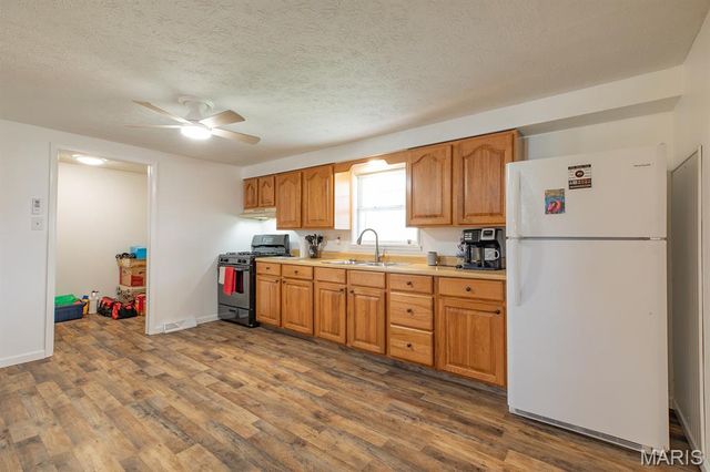 160 Harnett Avenue, Wood River, IL 62095