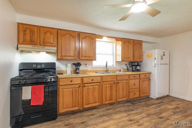 160 Harnett Avenue, Wood River, IL 62095