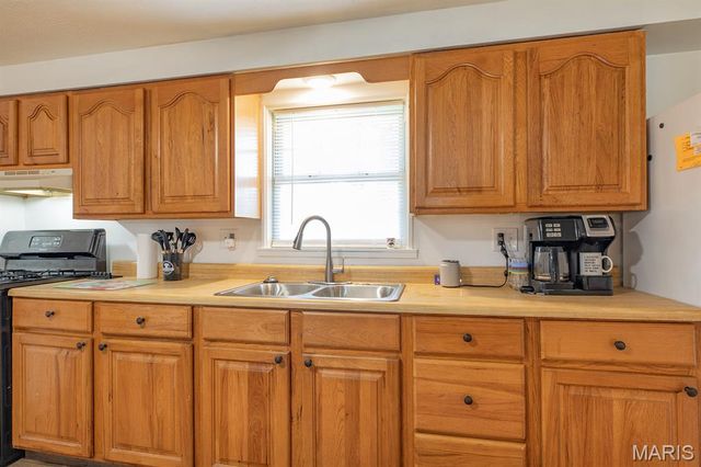 160 Harnett Avenue, Wood River, IL 62095