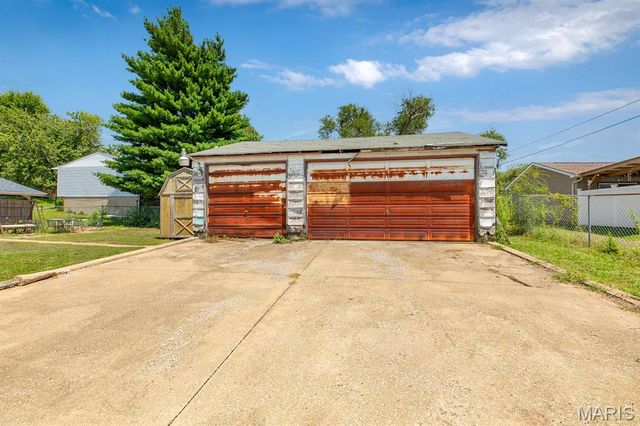 160 Harnett Avenue, Wood River, IL 62095