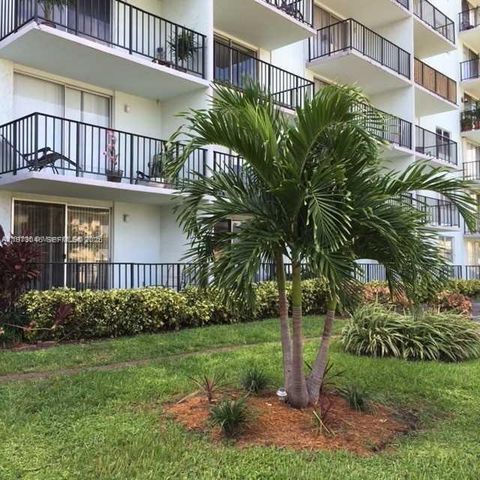 12500 NE 15 Avenue 207, North Miami, FL 33161