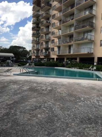 12500 NE 15 Avenue 207, North Miami, FL 33161