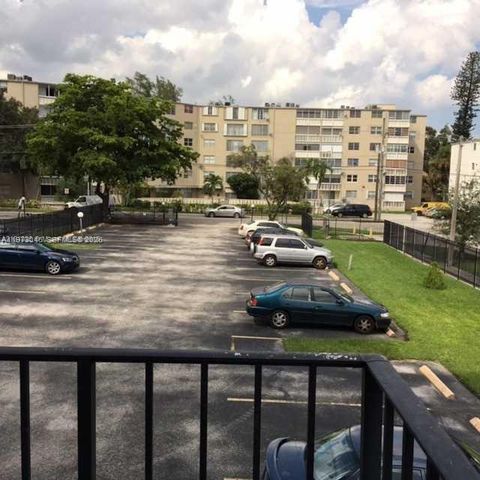 12500 NE 15 Avenue 207, North Miami, FL 33161
