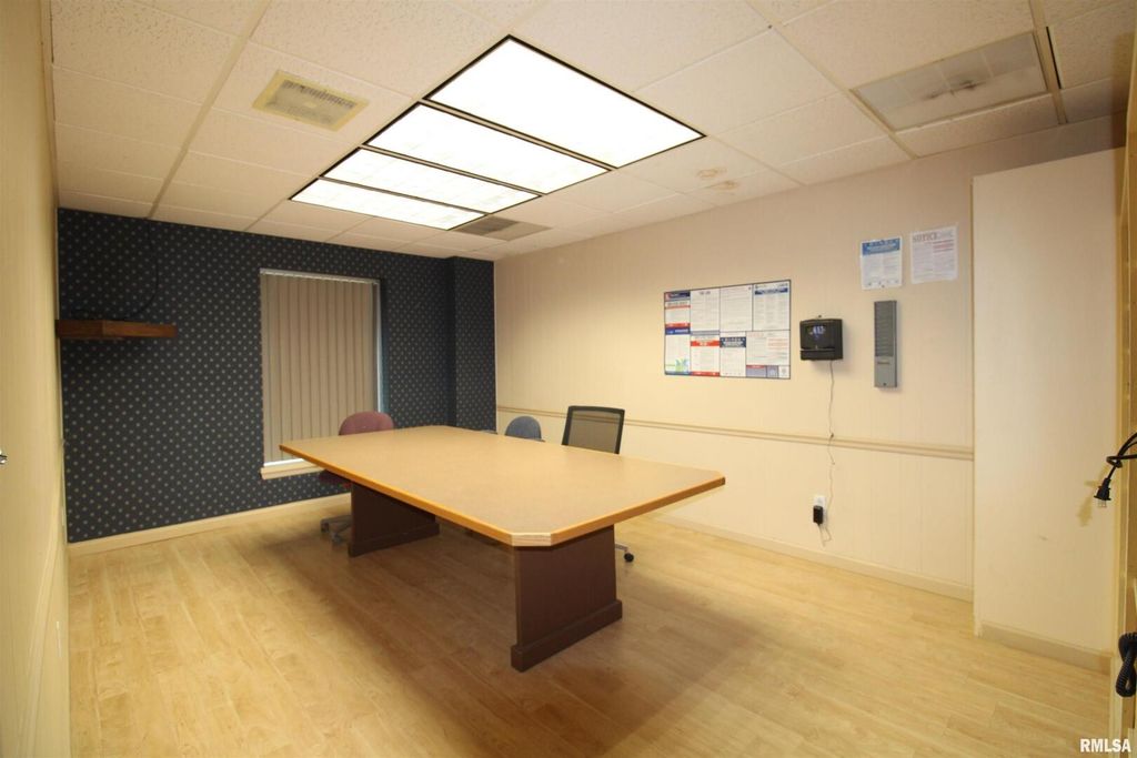 Image 11 of property listing at 1300 GEORGE Street, Mt Vernon, IL 62864