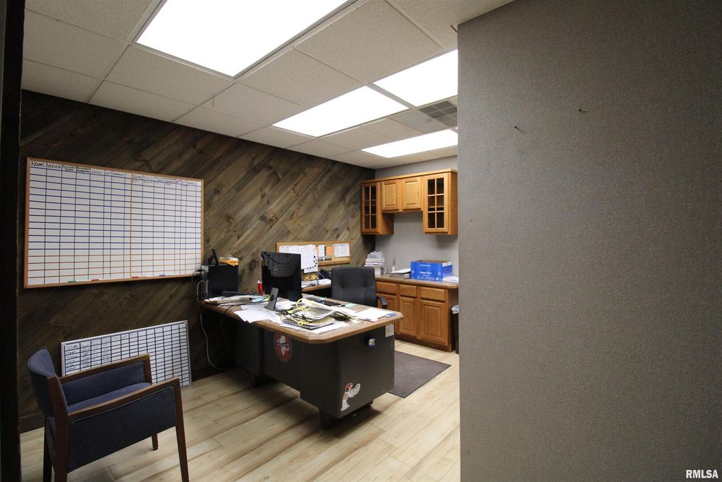 Image 12 of property listing at 1300 GEORGE Street, Mt Vernon, IL 62864