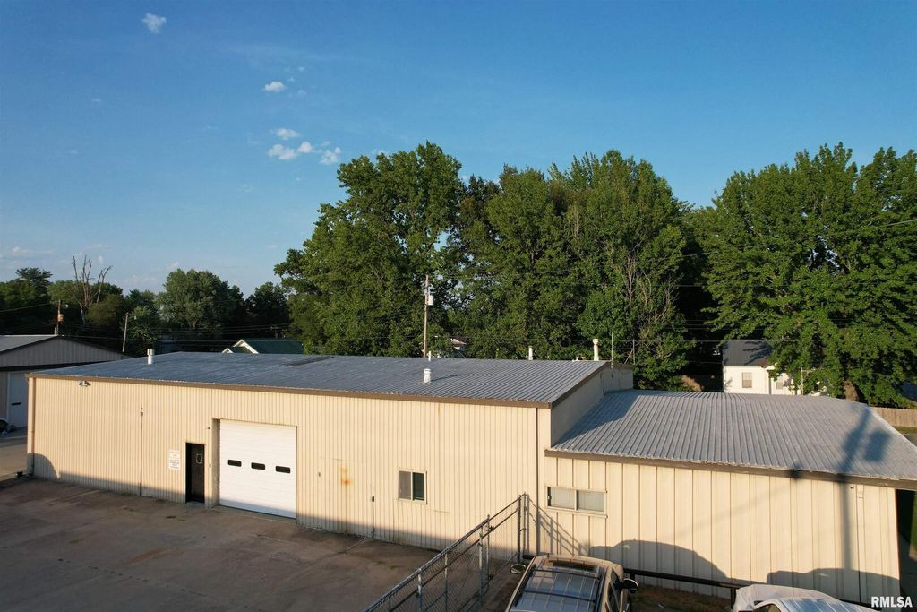 Image 13 of property listing at 1300 GEORGE Street, Mt Vernon, IL 62864