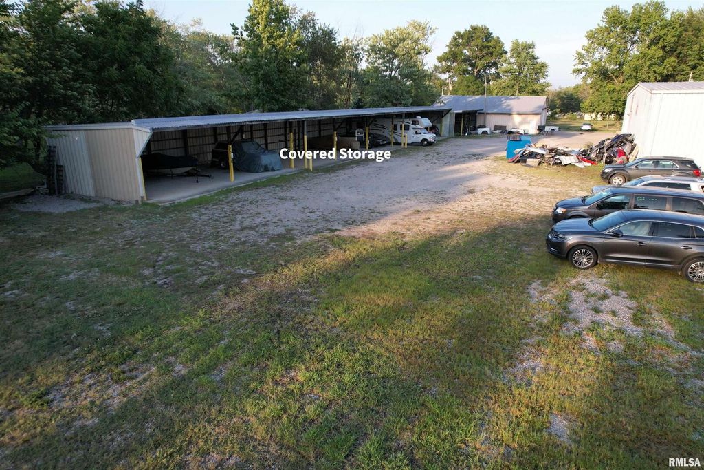 Image 17 of property listing at 1300 GEORGE Street, Mt Vernon, IL 62864