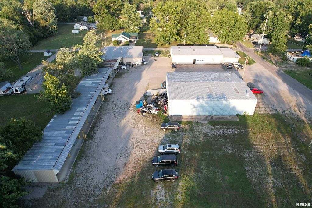 Image 18 of property listing at 1300 GEORGE Street, Mt Vernon, IL 62864