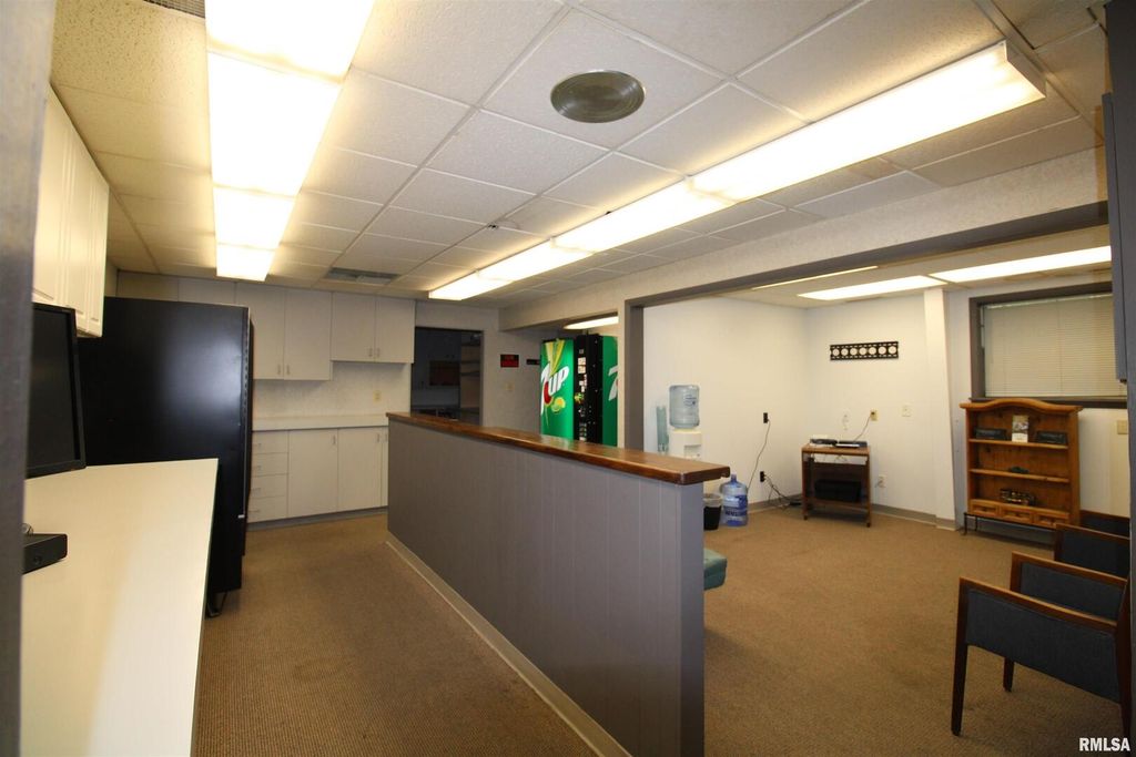 Image 5 of property listing at 1300 GEORGE Street, Mt Vernon, IL 62864