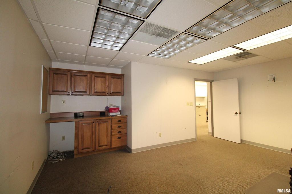 Image 7 of property listing at 1300 GEORGE Street, Mt Vernon, IL 62864