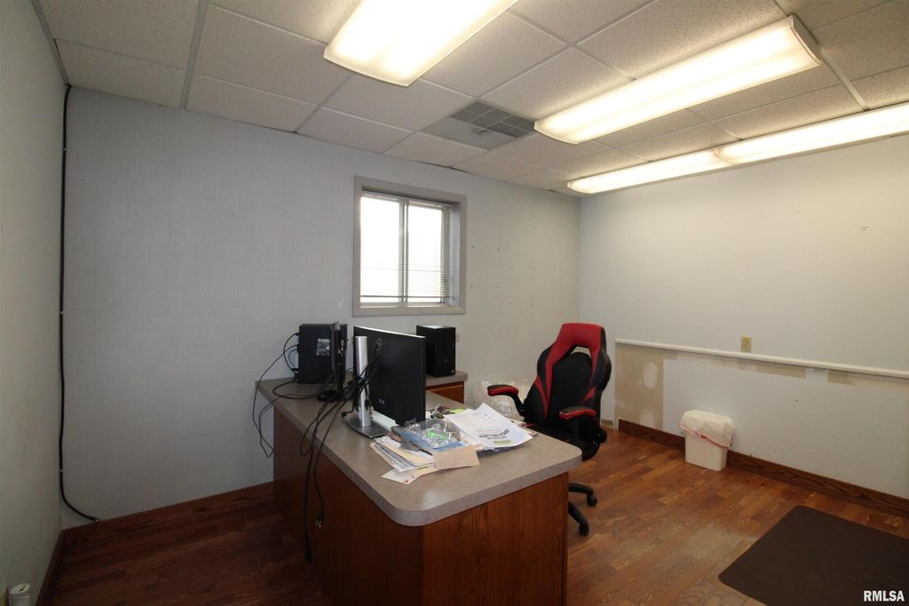 Image 9 of property listing at 1300 GEORGE Street, Mt Vernon, IL 62864