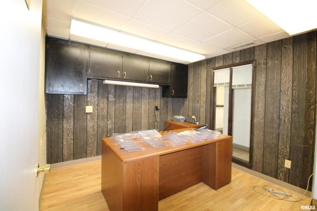 Image 10 of property listing at 1300 GEORGE Street, Mt Vernon, IL 62864