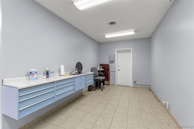 10801 W Warren Avenue, Dearborn, MI 48126