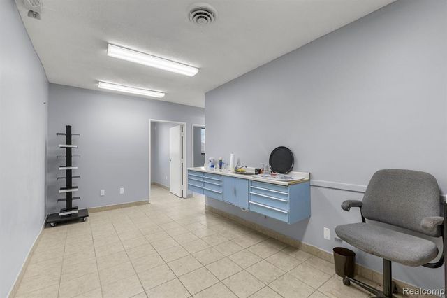 10801 W Warren Avenue, Dearborn, MI 48126