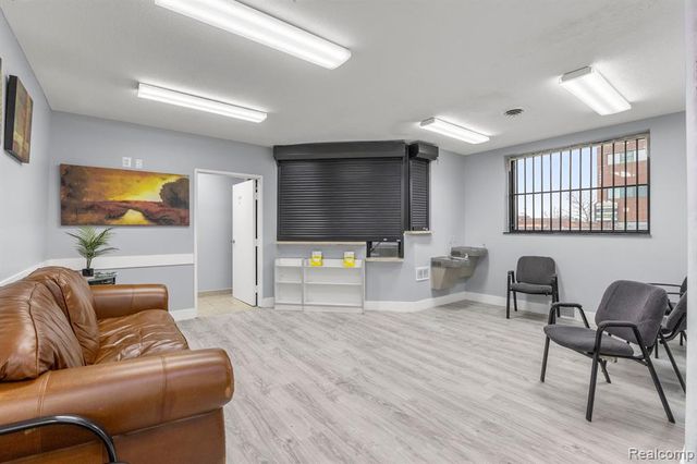 10801 W Warren Avenue, Dearborn, MI 48126