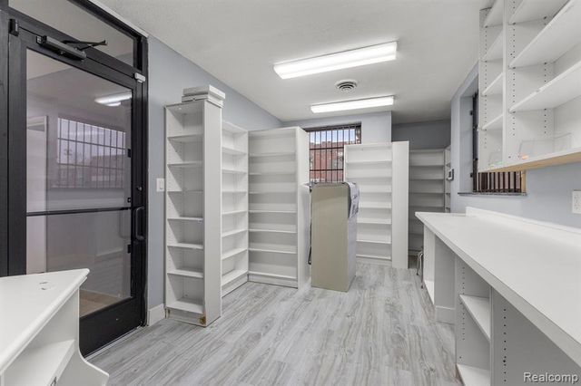 10801 W Warren Avenue, Dearborn, MI 48126