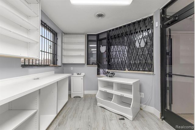 10801 W Warren Avenue, Dearborn, MI 48126