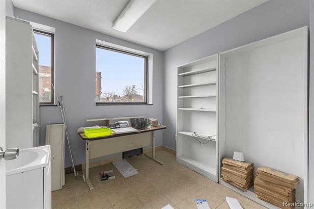 10801 W Warren Avenue, Dearborn, MI 48126