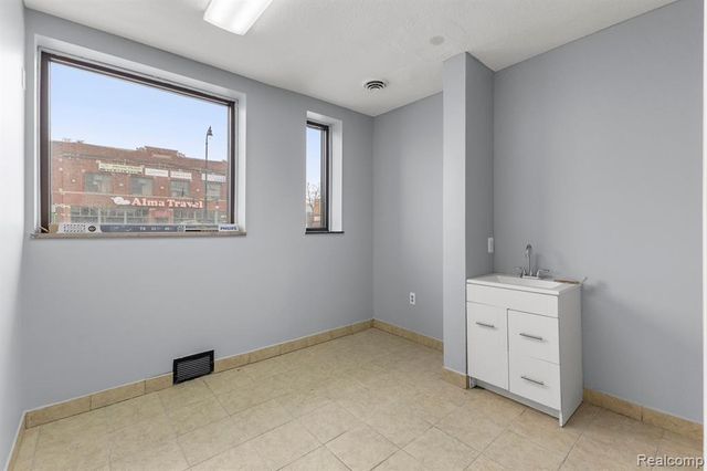 10801 W Warren Avenue, Dearborn, MI 48126