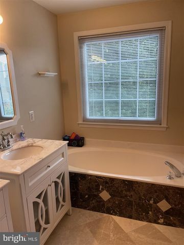 7507 LAMOYNE CT, Alexandria, VA 22315