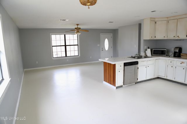 6157 Road 541, Kiln, MS 39556