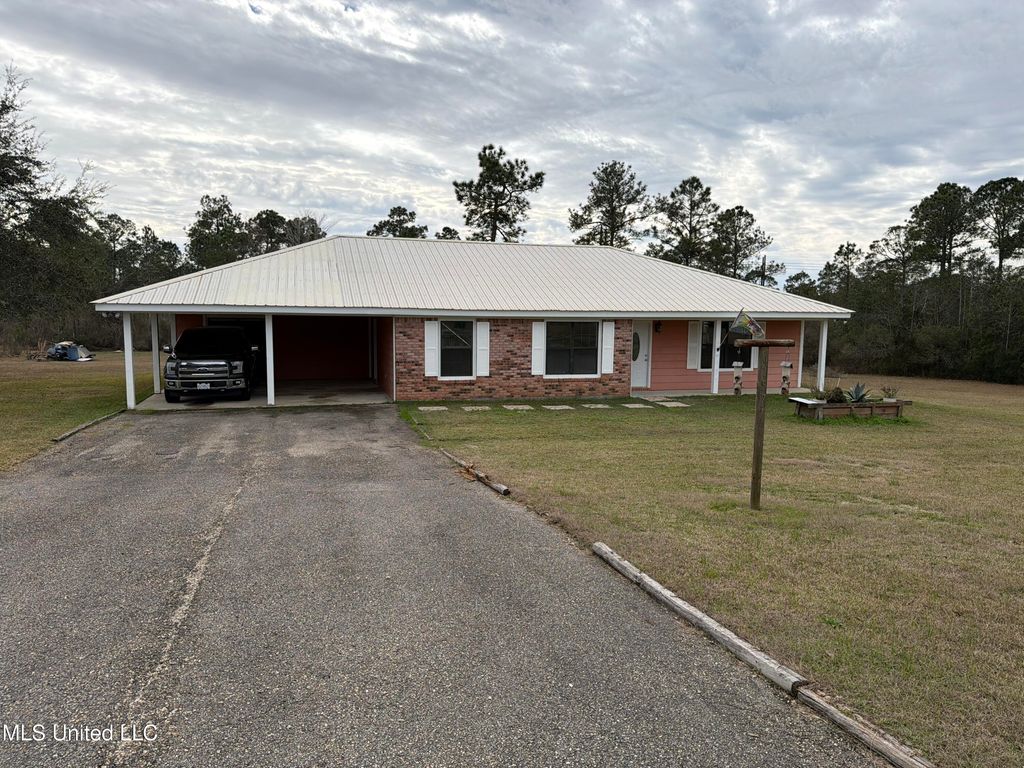 6157 Road 541, Kiln, MS 39556
