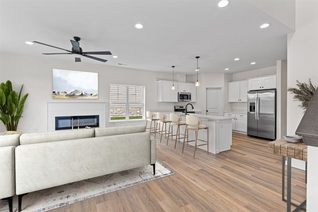 4671 Herbert Hoover Hwy A,B,C, Iowa City, IA 52240